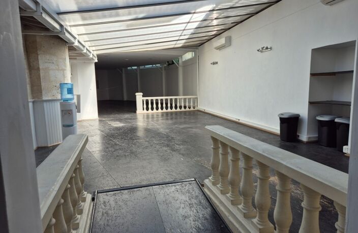 Local Commercial, 220 m2, face hôtel deVille — photo 2