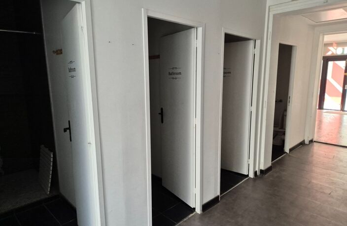 Local Commercial, 220 m2, face hôtel deVille — photo 3