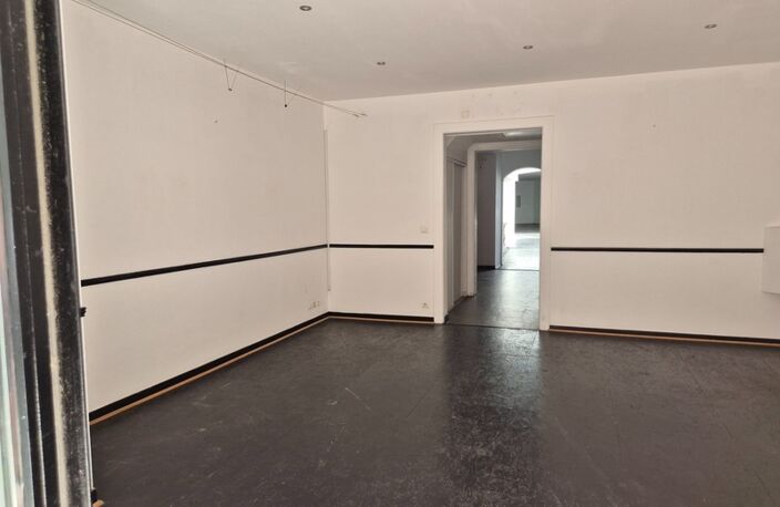 Local Commercial, 220 m2, face hôtel deVille — photo 4
