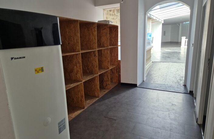 Local Commercial, 220 m2, face hôtel deVille — photo 5