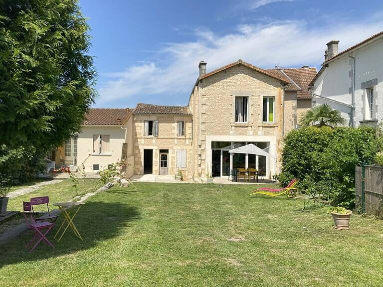 À VENDRE – BARBEZIEUX-SAINT-HILAIRE (16) – Propriété de caractère - cœur de ville — photo 1