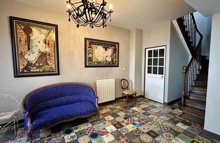 À VENDRE – BARBEZIEUX-SAINT-HILAIRE (16) – Propriété de caractère - cœur de ville — photo 2