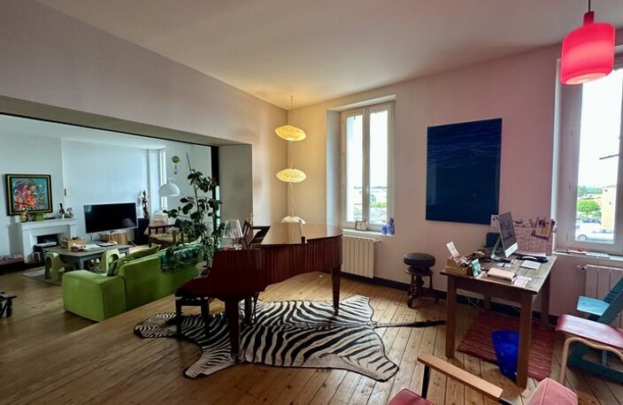 À VENDRE – BARBEZIEUX-SAINT-HILAIRE (16) – Propriété de caractère - cœur de ville — photo 4