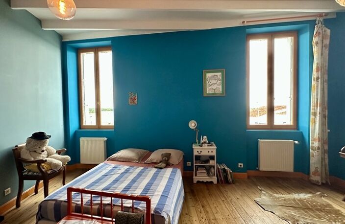 À VENDRE – BARBEZIEUX-SAINT-HILAIRE (16) – Propriété de caractère - cœur de ville — photo 5