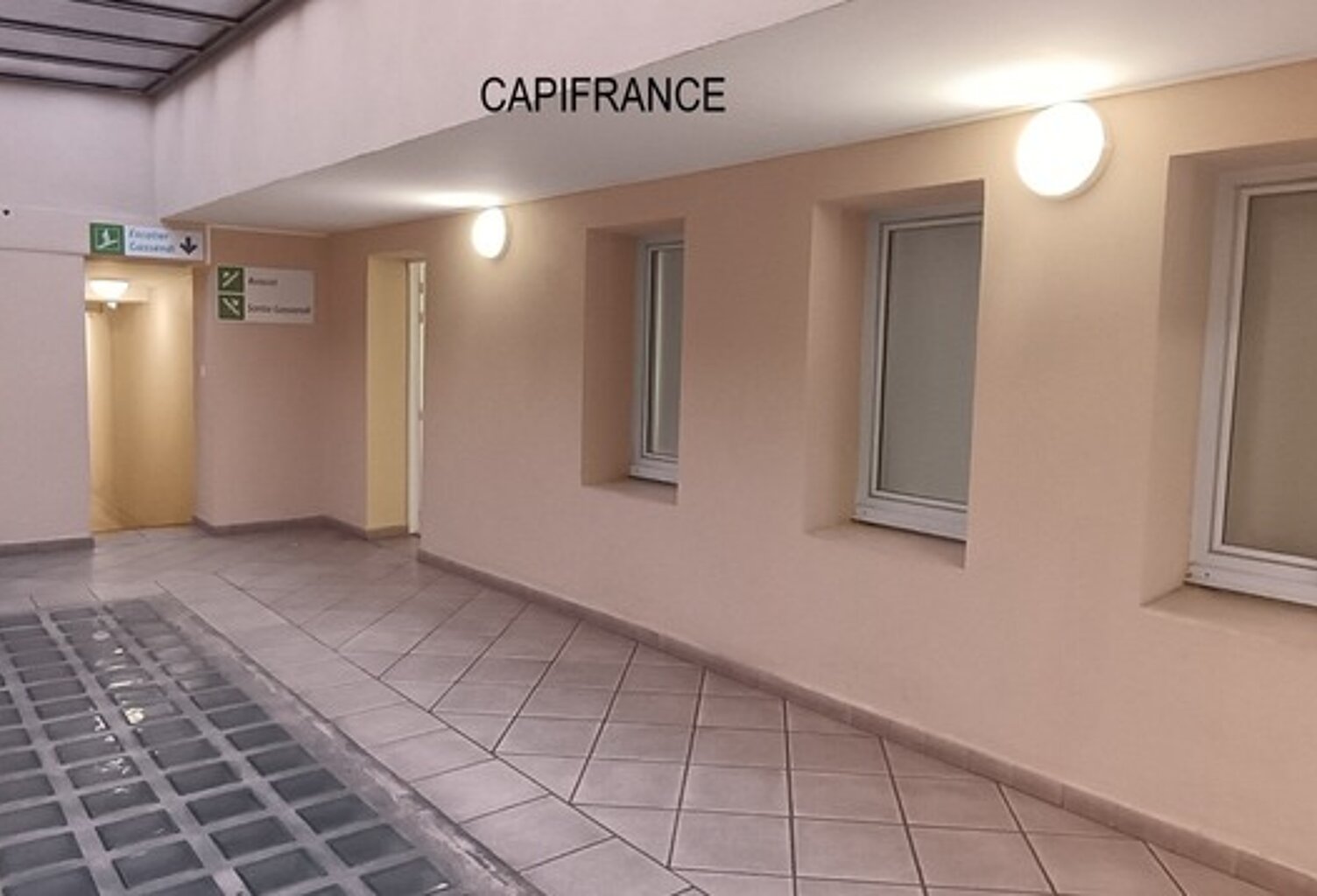 Local/bureau professionnel à louer DIGNE LES BAINS (04) — photo 1