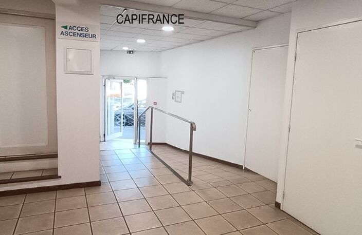 Local/bureau professionnel à louer DIGNE LES BAINS (04) — photo 5
