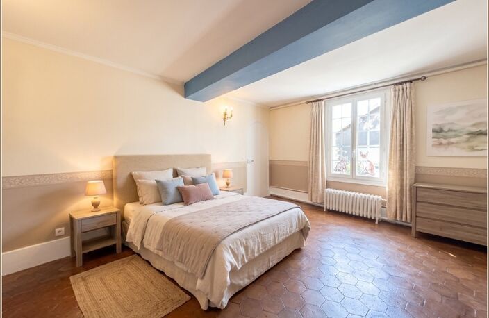 Exceptionnelle maison de ville à Courville : 250m², 6 chambres & piscine Intérieure – À 15 min de Chartres — photo 3
