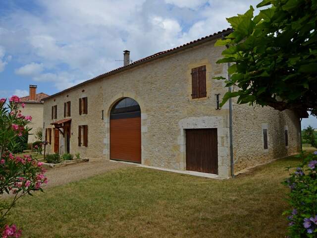 Imposante maison en pierre — photo du bien