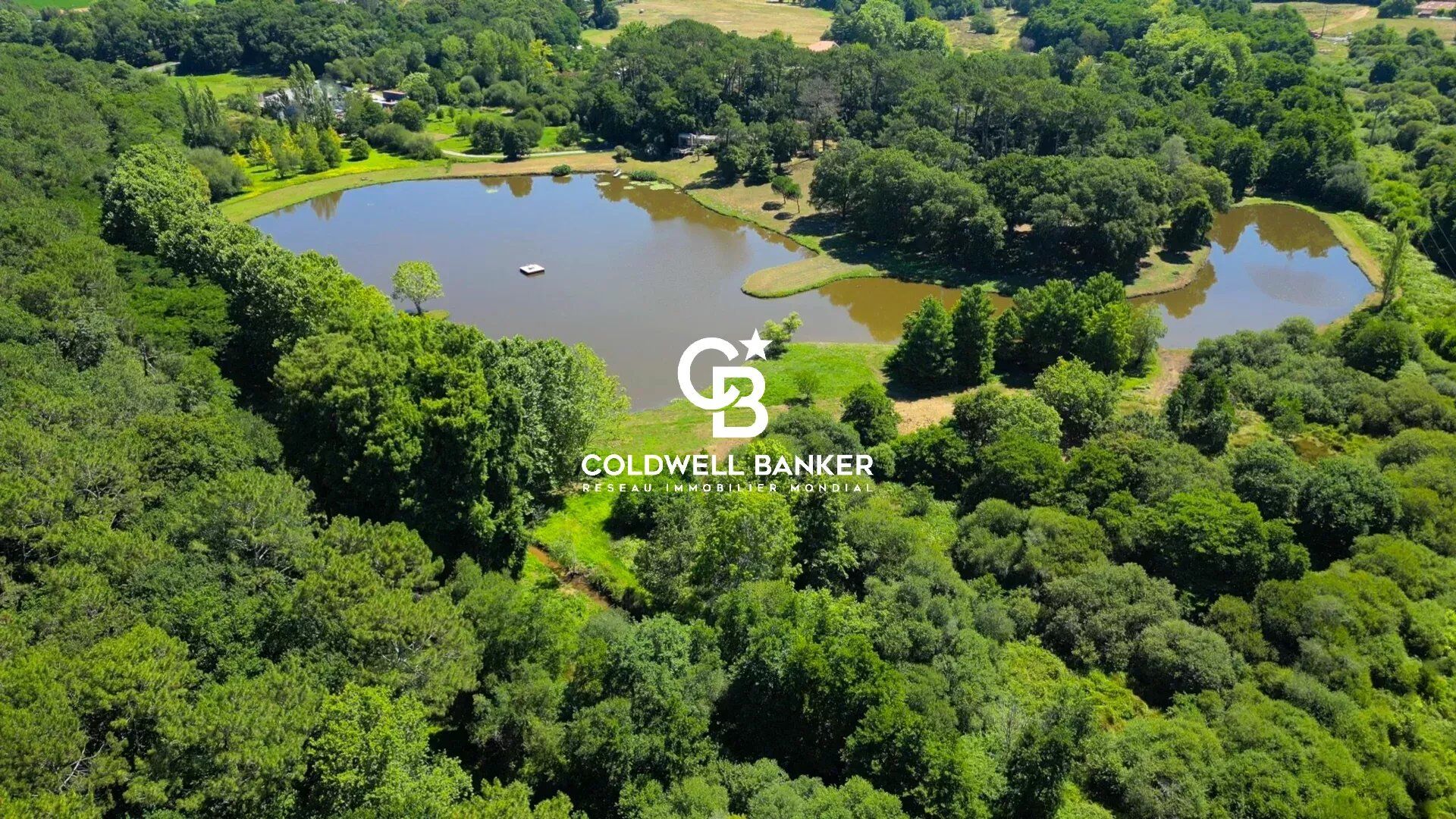 Propriété  T8 à vendre Angresse 40150