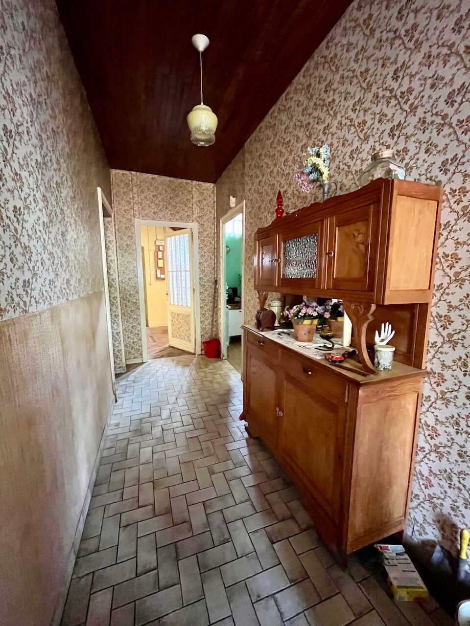 A restaurer grande maison de ville en pierre 180m2, grange arrière