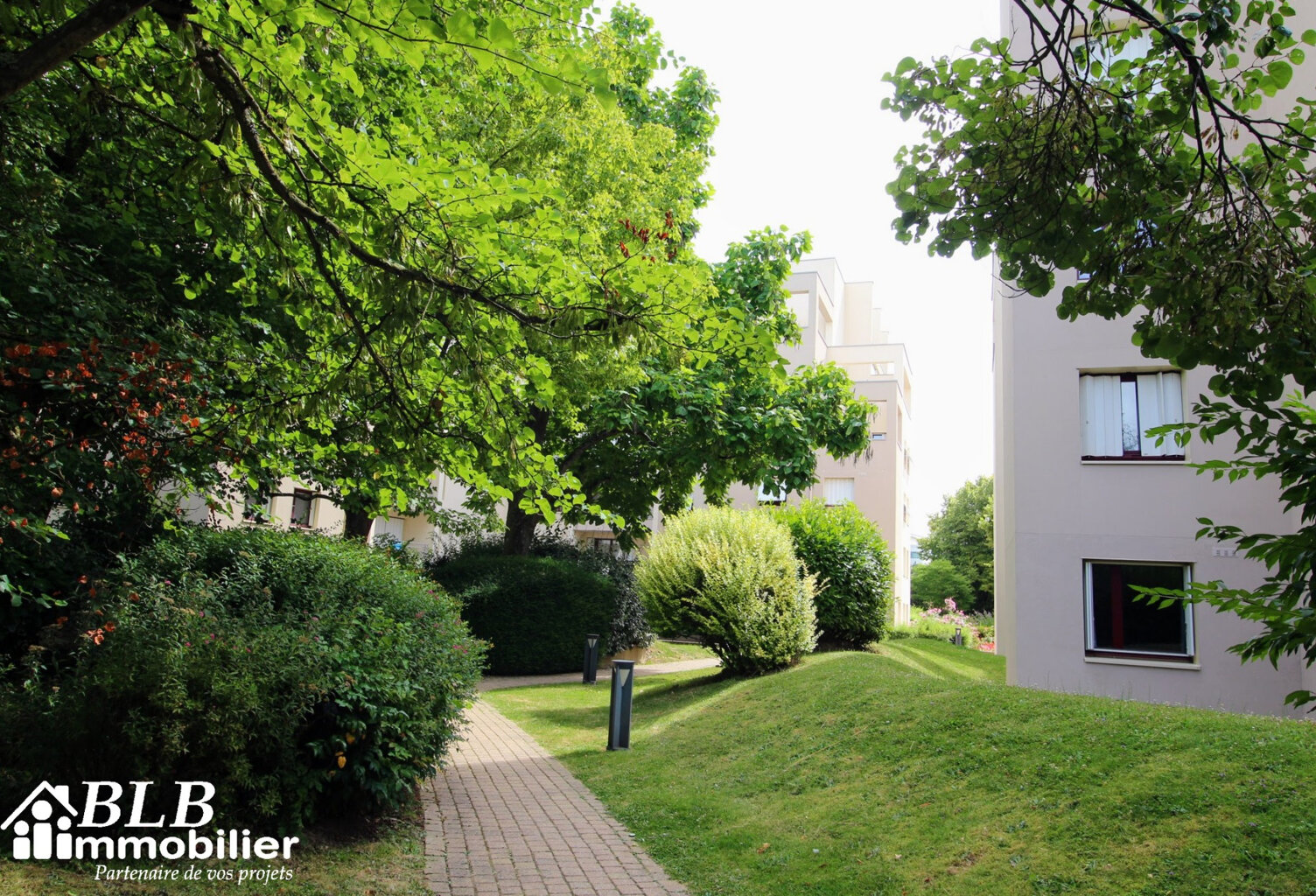78180 MONTIGNY-LE-BRETONNEUX Bel appartement 2 pièces à VEND — photo 1