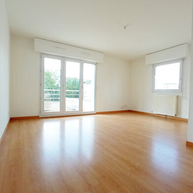 Appartement 3 pièces 751 €