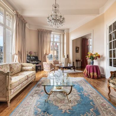 Appartement 8 pièces 359600 €