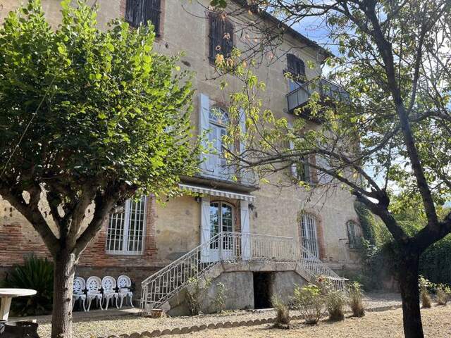 Maison de ville de 10 pièces principales — photo du bien