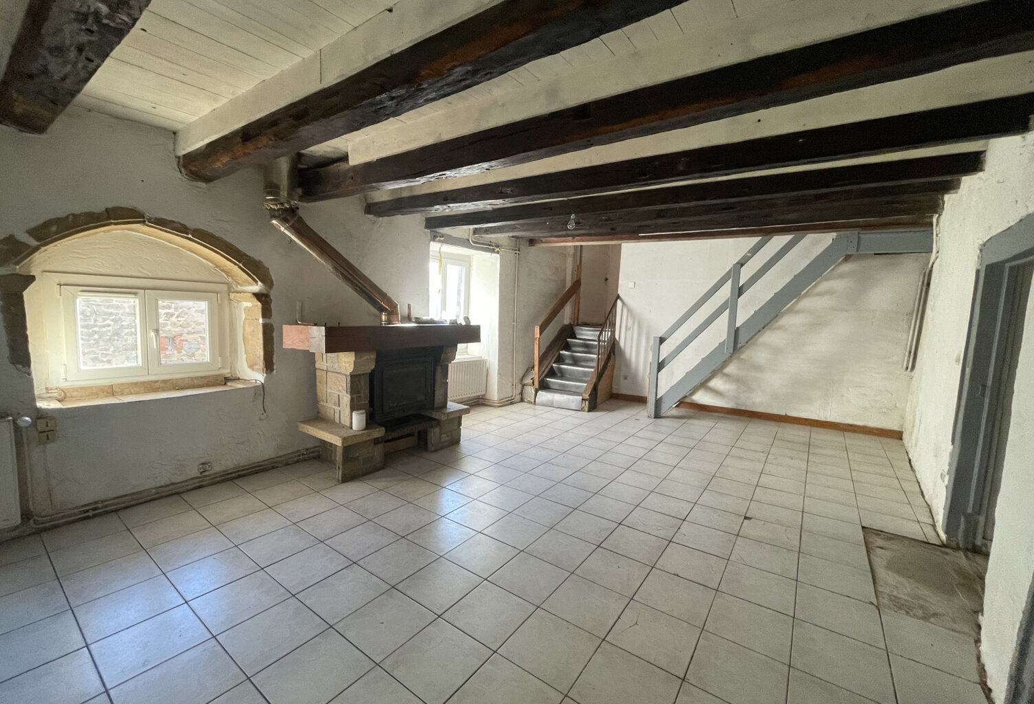 Maison en pierre à rénover avec jardin — photo 1