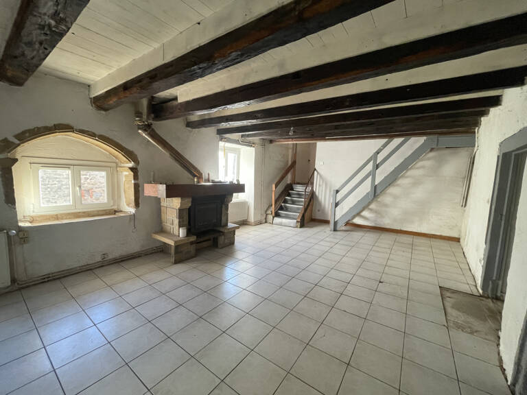 Maison en pierre à rénover avec jardin — photo 1