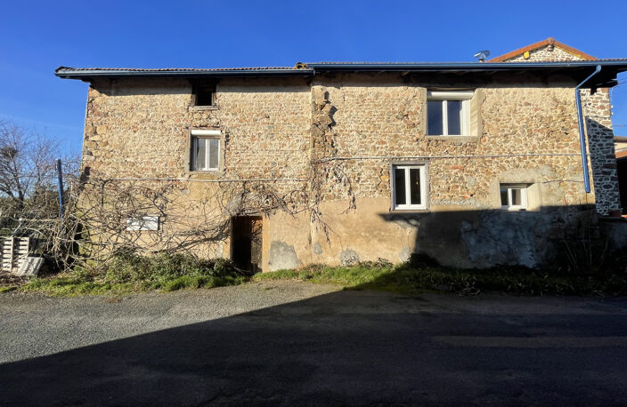 Maison en pierre à rénover avec jardin — photo 2