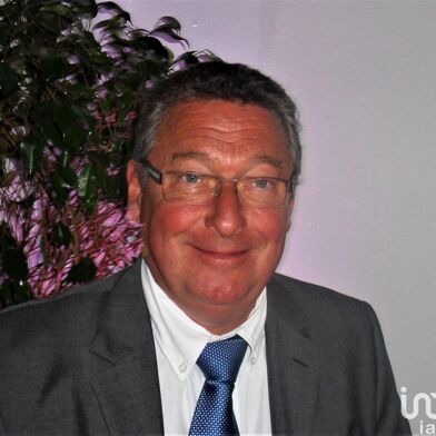 Commerce  348800 €