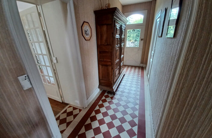Maison de caractère de 1924, 7 chambres, 209m2 hab, dans un — photo 4