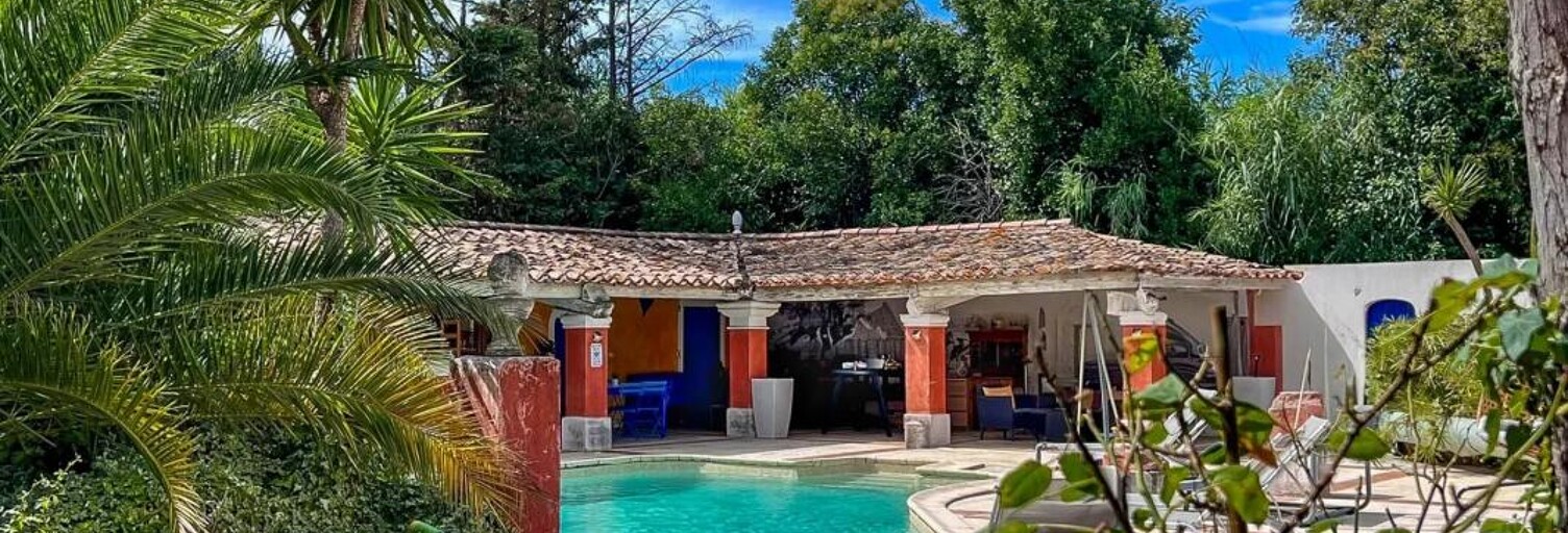 Maison 12 Pièces 309 m² à vendre à Arles (13200)