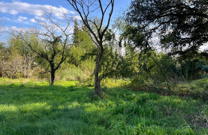 Terrain de 2500m2 constructible centre bourg — photo 2