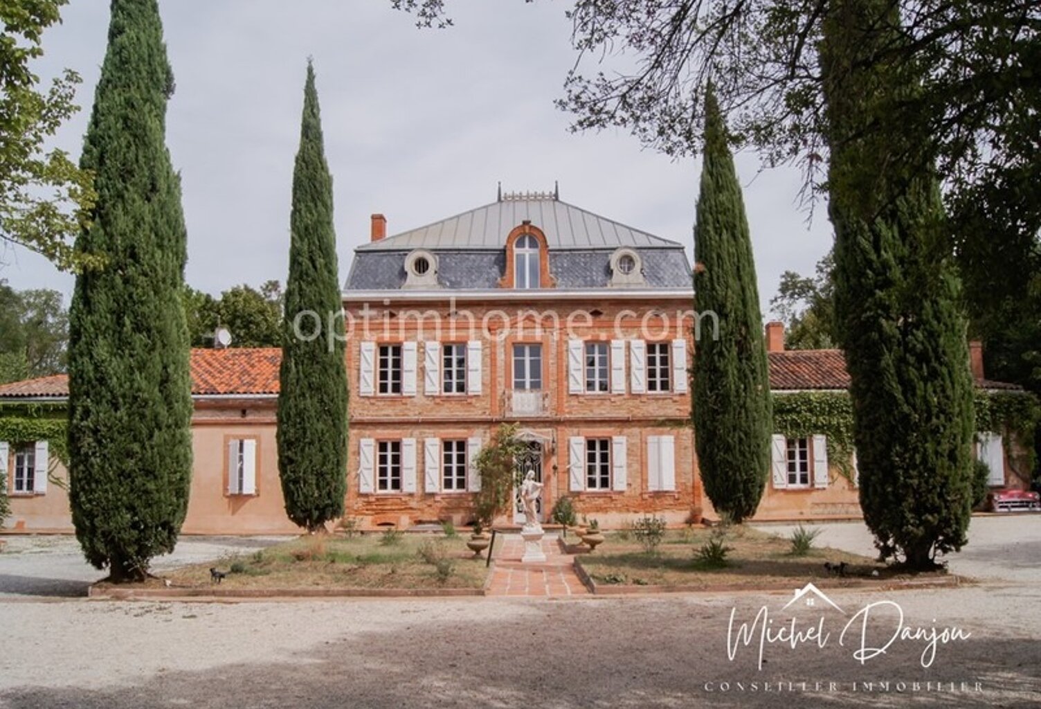 TOULOUSE SUD-EST - CHATEAU XVIIIe RENOVE- 680 m² - PARC 14000 m² - CALME - PISCINE - CHAMBRES D'HOTES — photo 1