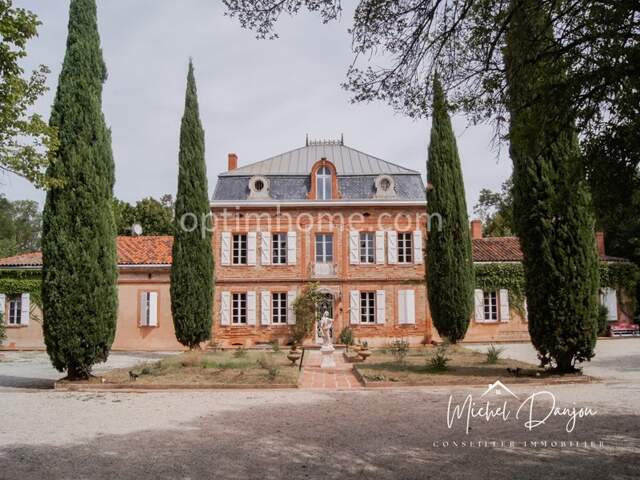 TOULOUSE SUD-EST - CHATEAU XVIIIe RENOVE- 680 m² - PARC 14000 m² - CALME - PISCINE - CHAMBRES D'HOTES — photo du bien