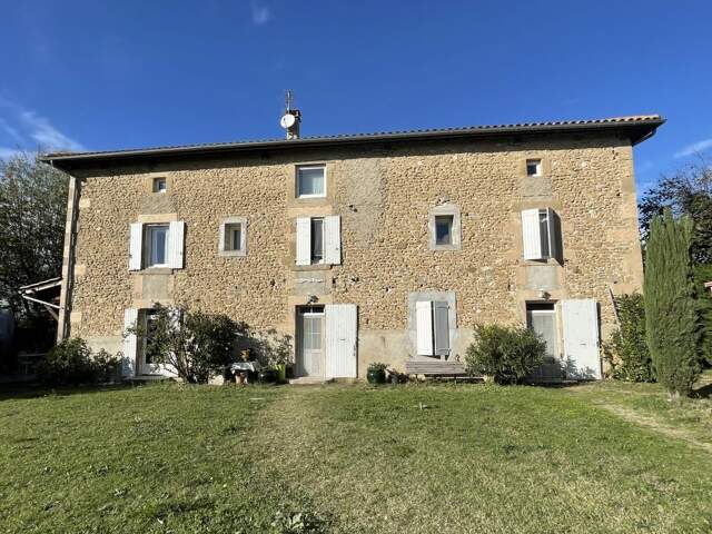 Maison 206 m²avec piscine sur une parcelle de 5130 m² — photo du bien