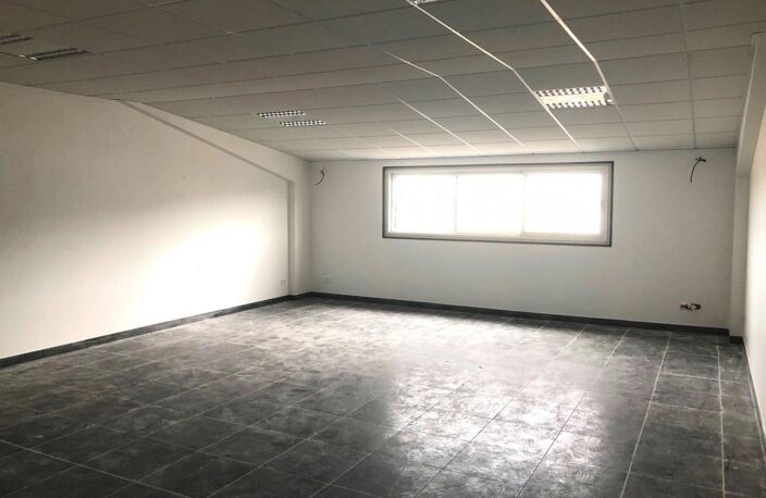 Bureau À Louer — photo 2