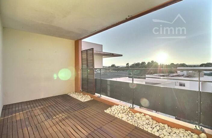 Appartement T3 de 60 m² avec terrasse de 15 m², parking et cave — photo 2