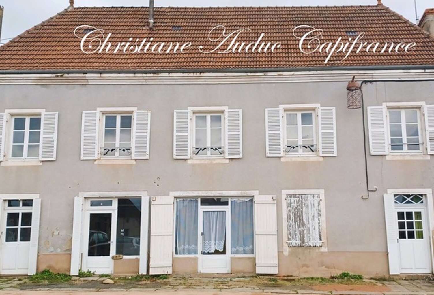 Immeuble de 168 m² entre Cluny et Charolles à Saint Bonnet de Joux — photo 1