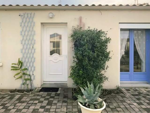 Maison à vendre de plain-pied 139m² - 5 pièces - LE CHATEAU D'OLERON (17) — photo du bien
