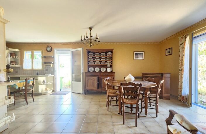 Maison à vendre de plain-pied 139m² - 5 pièces - LE CHATEAU D'OLERON (17) — photo 3