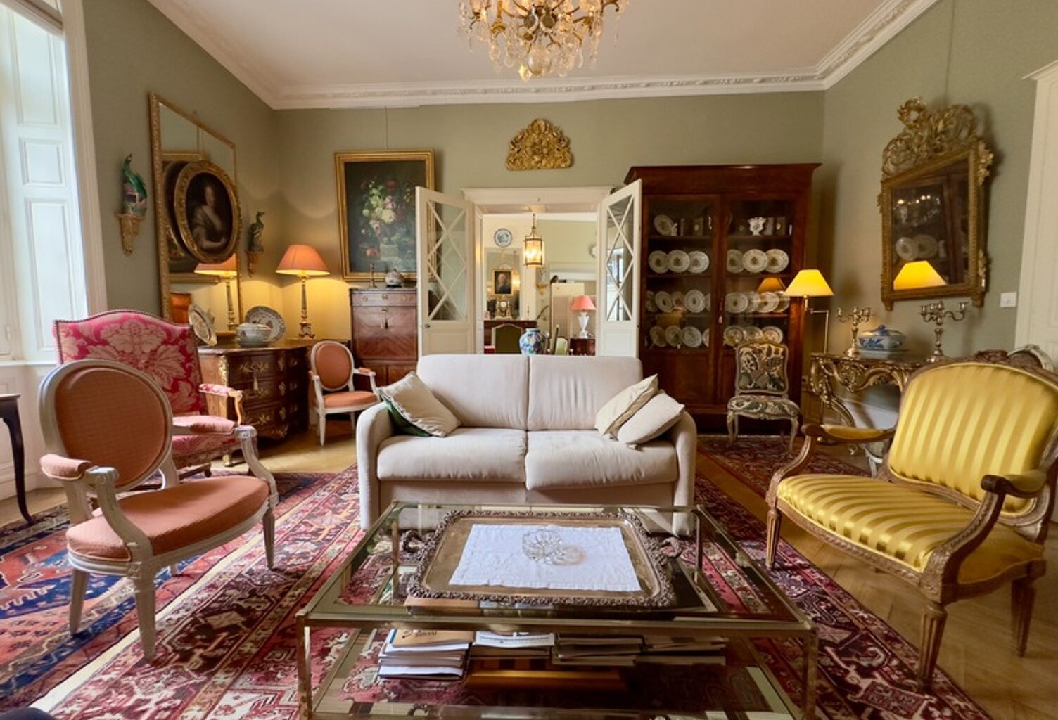 SAUMUR Centre-ville Historique, A 100m de la Place Saint Pierre, Appartement de style 1 chambre possibilité 2 — photo 1