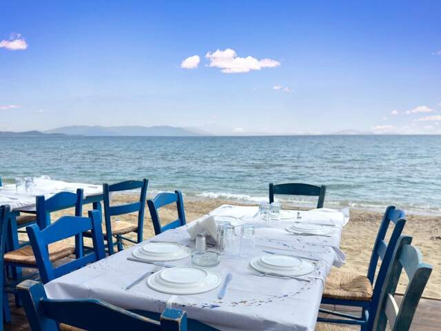 A VENDRE – Fonds de commerce Restaurant / Bar – Emplacement n°1 en bord de mer – Menton (06) — photo du bien
