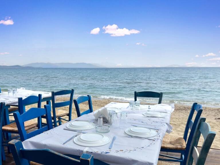 A VENDRE – Fonds de commerce Restaurant / Bar – Emplacement n°1 en bord de mer – Menton (06) — photo 1