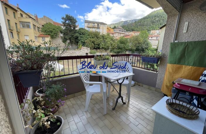 Appartement T2 avec balcon cave et place de parking — photo 2