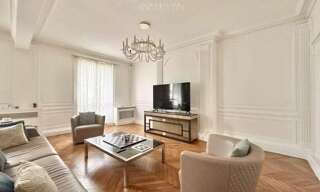 Appartement 7 Pièces 241 m² à louer à Paris (75000)