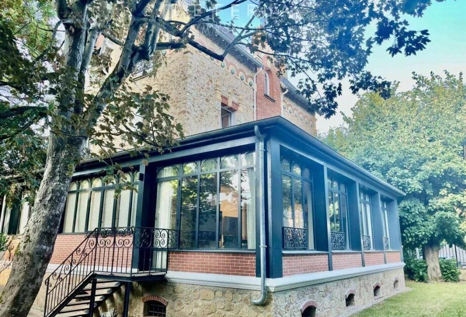 Garches – Triangle d'Or – Maison 1900 rénovée avec jardin plein — photo 1
