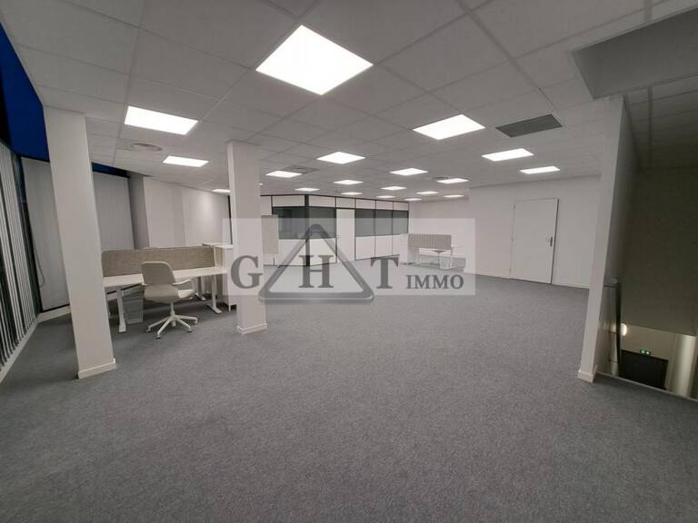 A LOUER GRIGNY DE 510 M2 — photo 1
