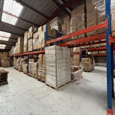 Local industriel  9500 €