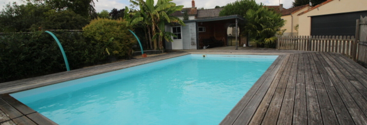 Maison 9 Pièces 150 m² à vendre à Saint-Genest-d'Ambière (86140)