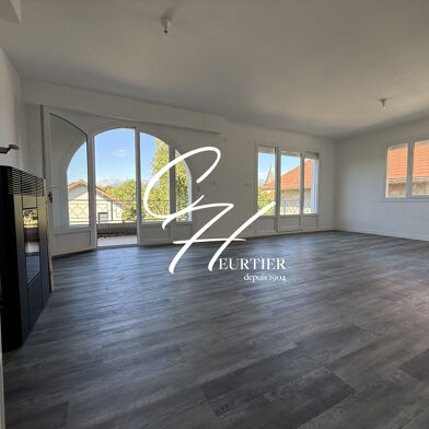 Appartement 5 pièces 1360 €