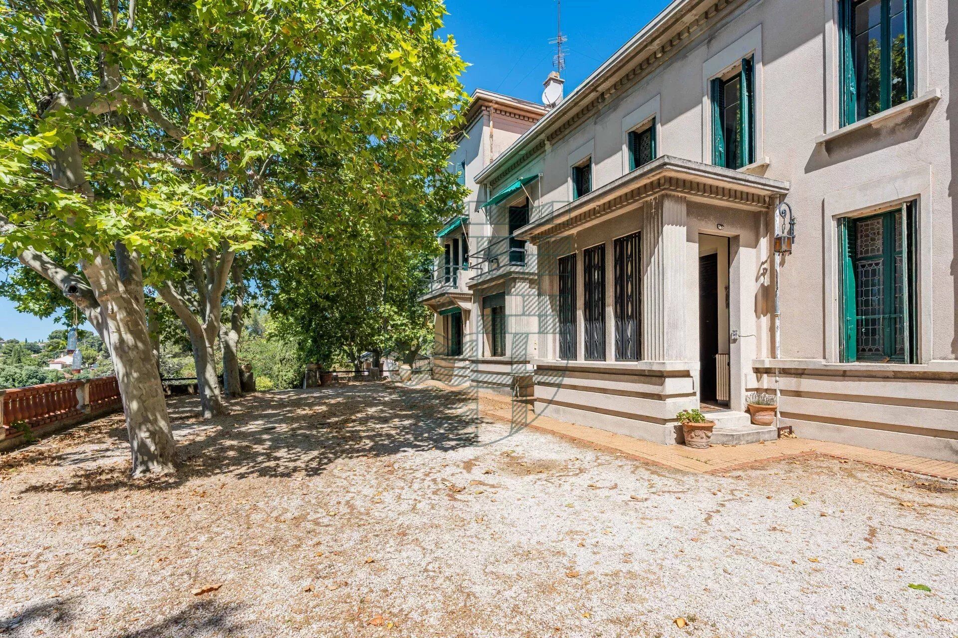 Propriété  T10 à vendre Marseille 12eme 13012