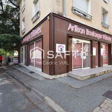 Commerce 2 pièces 160500 €