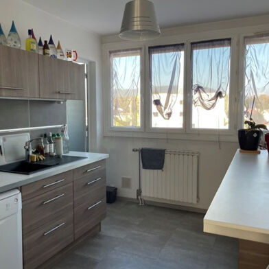 Appartement 4 pièces 880 €