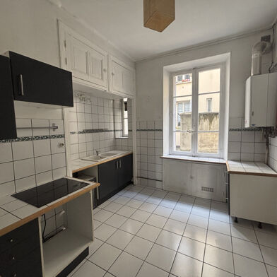 Appartement 3 pièces 878 €