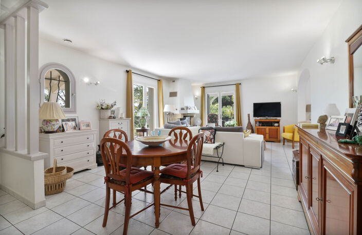 Maison T8 six chambres, piscine, grand garage, 1700m2 de ter — photo 2