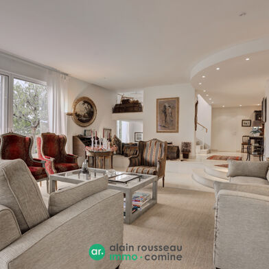 Maison 8 pièces 898750 €