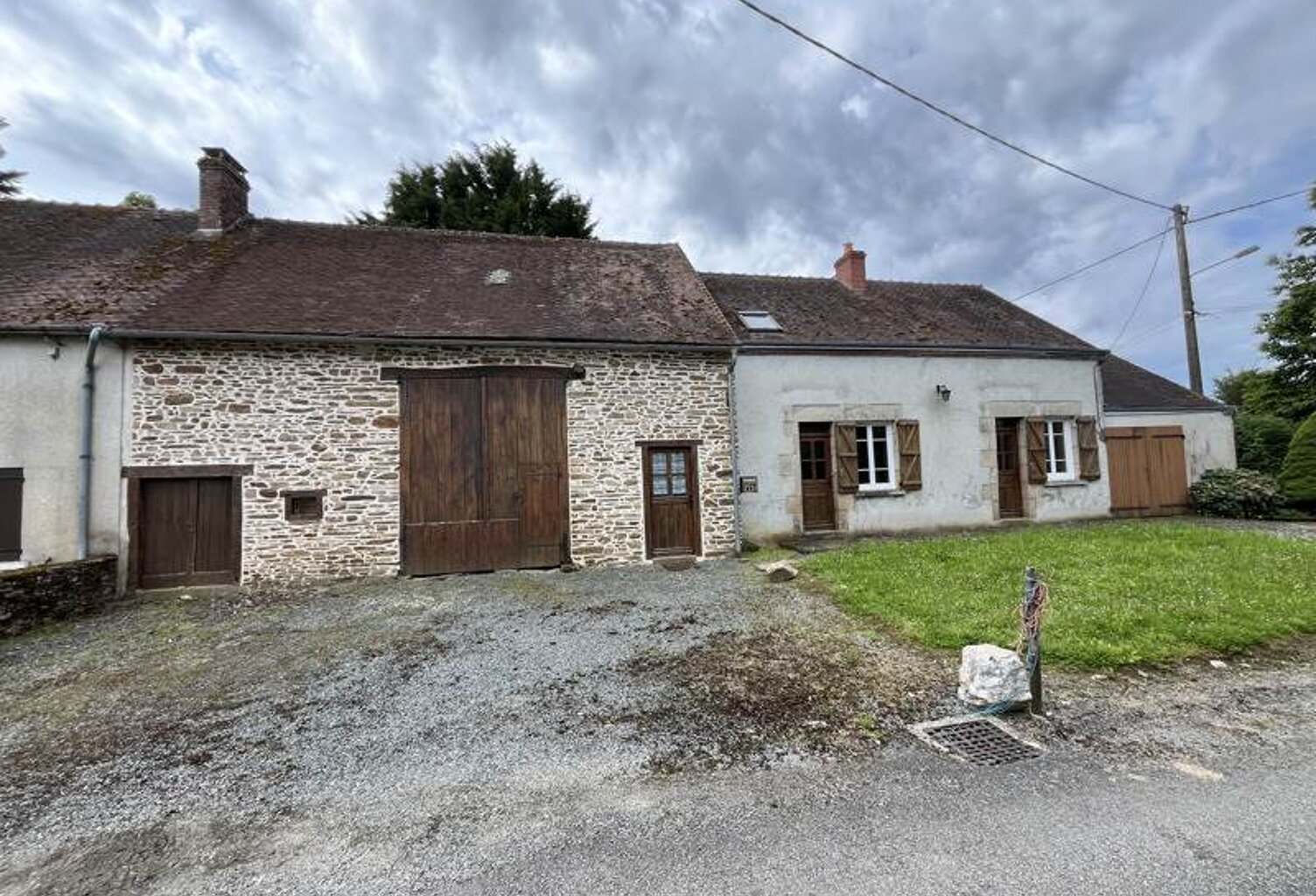 Maison en pierre de 4 pièces principales — photo 1